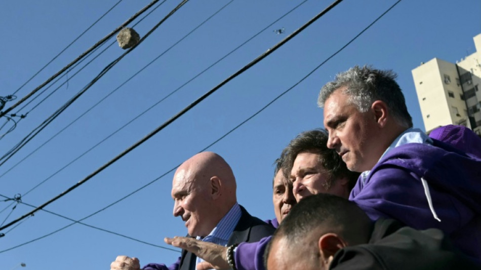 Argentiniens Pr&auml;sident Milei bei Wahlkampfveranstaltung mit Steinen beworfen
