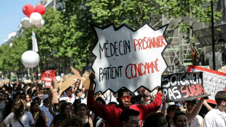 Des milliers de manifestants contre la régulation de l'installation des médecins