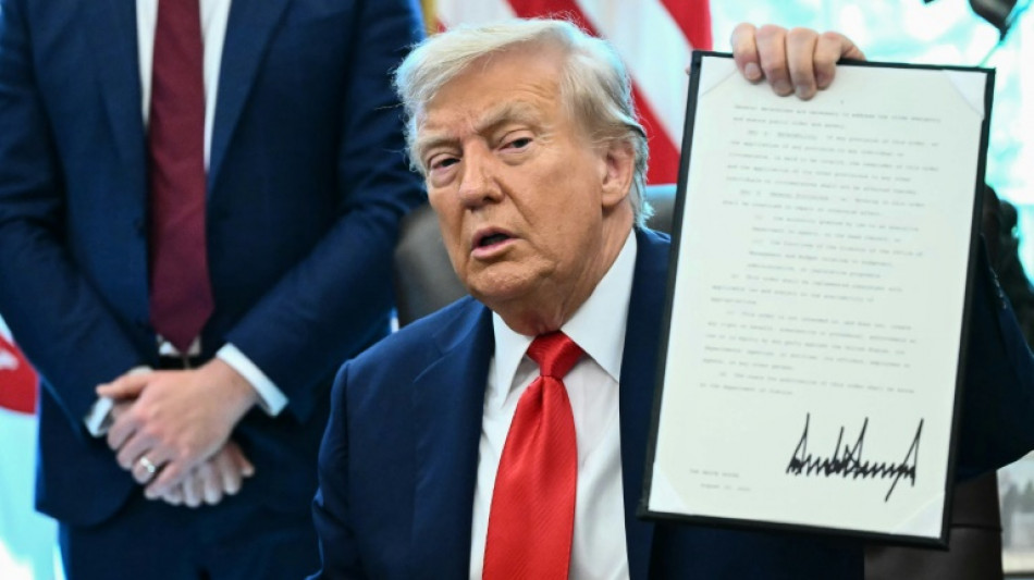 Trump sugiere que a los estadounidenses tal vez les guste "un dictador"