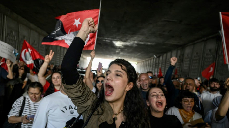 Turquie: un mois après, le vent de fronde souffle toujours