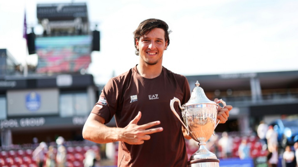Luciano Darderi vence Jesper De Jong e é campeão do ATP 250 de Bastad