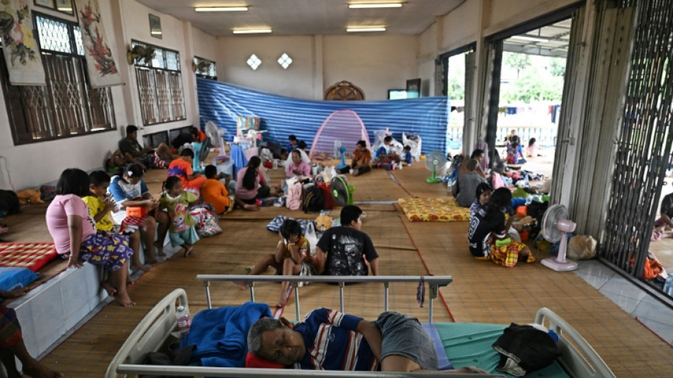 'We are neighbours': fleeing Thais and Cambodians call for peace