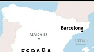 Medio centenar de lesionados al volcar un autobús cerca de Barcelona