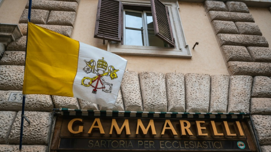 Alto, baixo ou de estatura mediana? A arte de vestir o novo papa