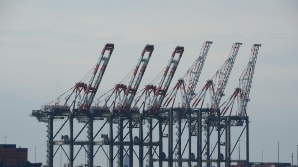 Greve em portos dos EUA se inicia com consequ&ecirc;ncias para o com&eacute;rcio