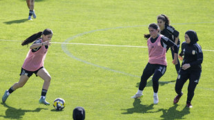 Atletas afegãs exiladas encontram esperança nos gramados do Marrocos