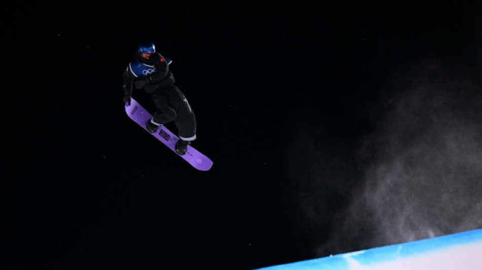 Olympic big air champion Su survives scare 