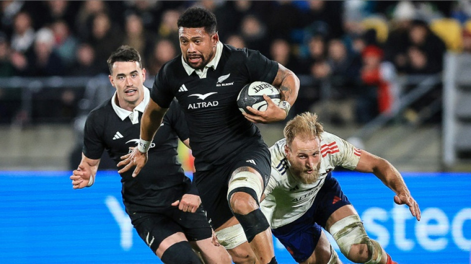 Rugby: les Bleus n'ont pas fait le poids dans le deuxi&egrave;me match contre les Blacks 