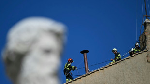 Election du pape: les travaux battent leur plein à la chapelle Sixtine