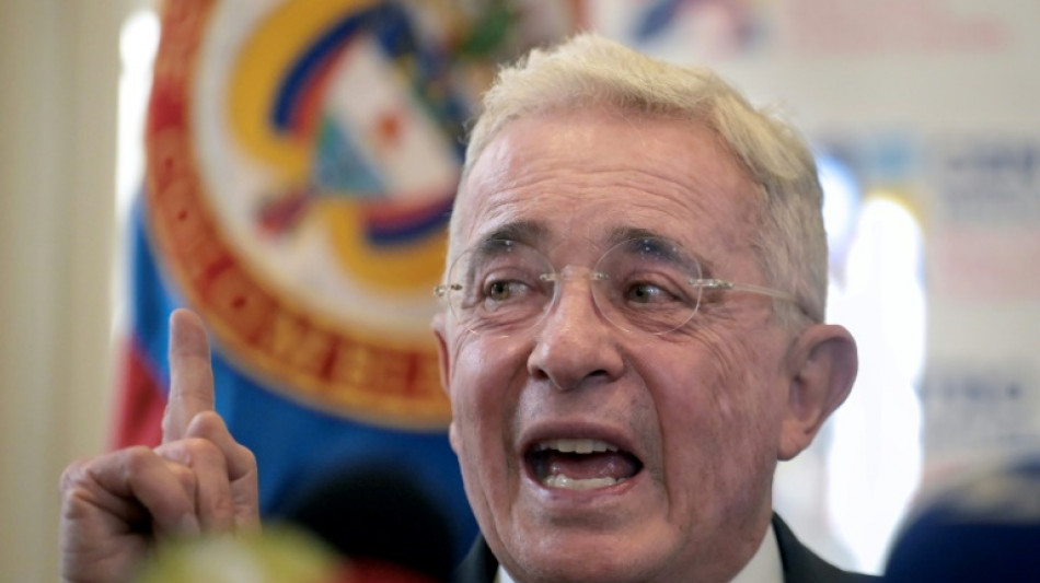 Ex-presidente da Colômbia, Uribe pega 12 anos de prisão domiciliar e diz que vai apelar