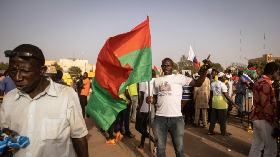 Burkina: la période de transition fixée à trois ans avant des élections