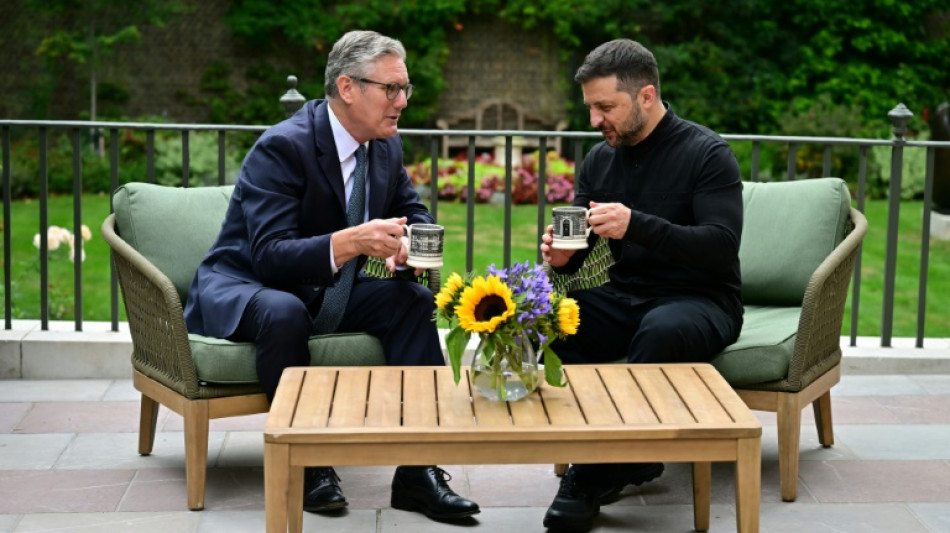 Premi&ecirc; brit&acirc;nico recebe Zelensky em Londres na v&eacute;spera da c&uacute;pula Trump-Putin