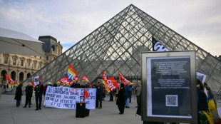 Funcion&aacute;rios do Louvre aprovam retomar a greve iniciada em dezembro