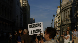 Una multitud marcha en Madrid contra el desahucio de una mujer de 87 a&ntilde;os