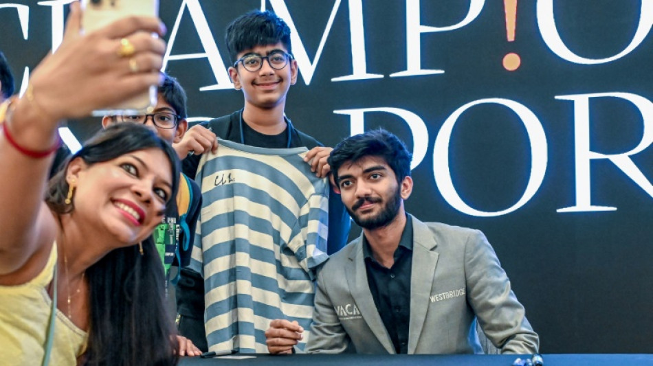 Gukesh Dommaraju, campe&atilde;o mundial de xadrez mais jovem da hist&oacute;ria, vira her&oacute;i na &Iacute;ndia