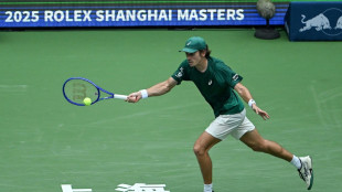 De Minaur e Auger-Aliassime avançam em Xangai e se aproximam do ATP Finals