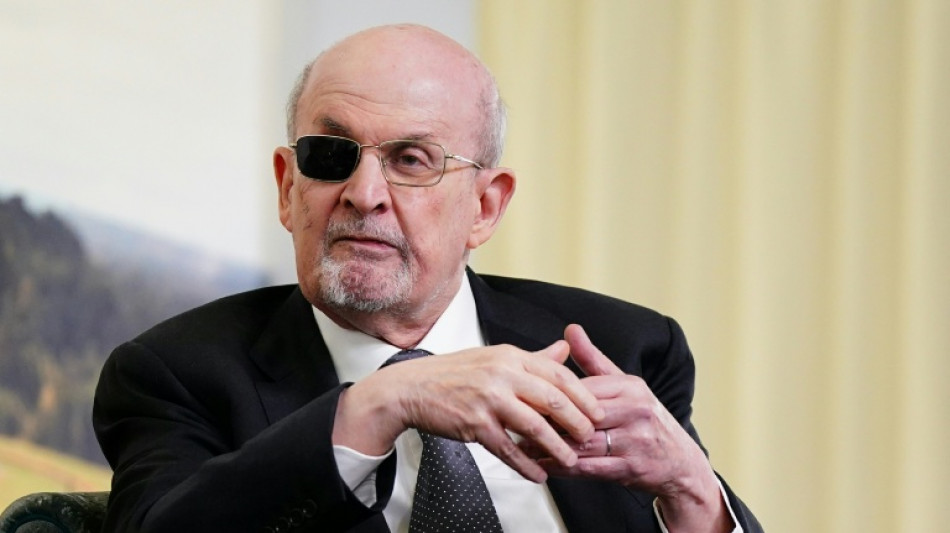 Schriftsteller Salman Rushdie nennt Trump "korrupten Immobilienentwickler"