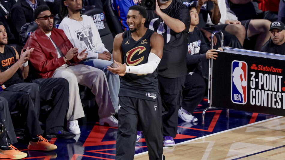 Nba: Hornets ancora a segno, Cleveland domina Detroit