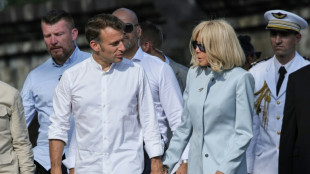 Macron à Borobudur lance "un nouveau partenariat culturel" avec l'Indonésie
