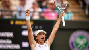 Swiatek avan&ccedil;a pela primeira vez &agrave; semifinal de Wimbledon