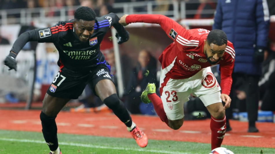 Lyon perde para Brest (2-1) e fica mais distante do 'p&oacute;dio' da Ligue 1