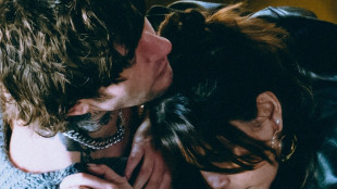 Emma con Rkomi, rabbia e dolore in una ballad intensa