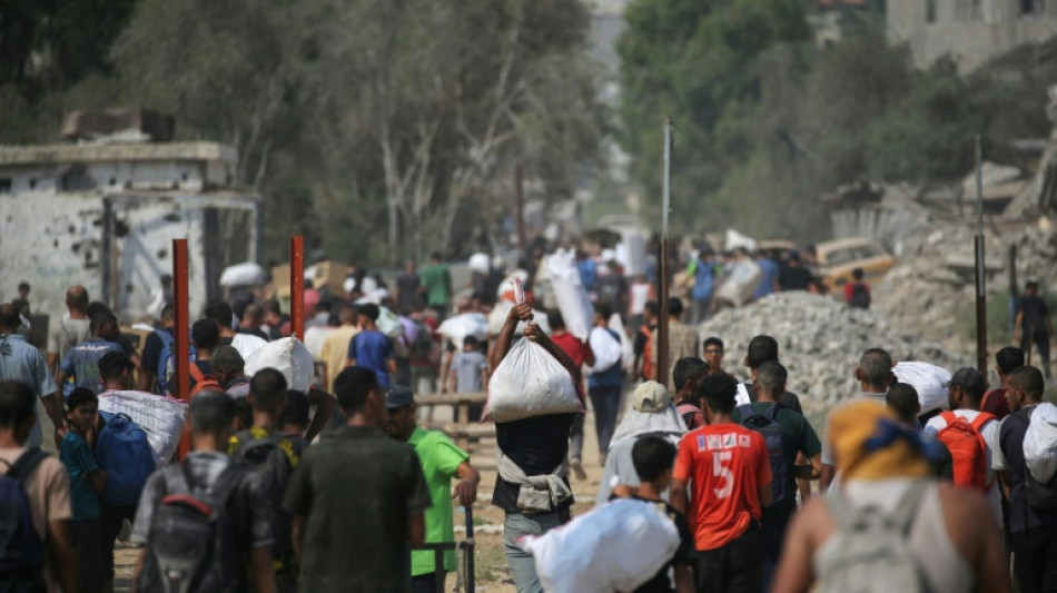 Israel retoma lançamentos de ajuda em Gaza, onde crise por fome se agrava