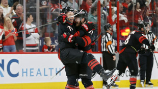 NHL: Hurricanes auf Kurs