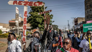 Ebola: arrestations et lacrymog&egrave;nes contre des manifestants oppos&eacute;s &agrave; un centre de quarantaine am&eacute;ricain au Kenya