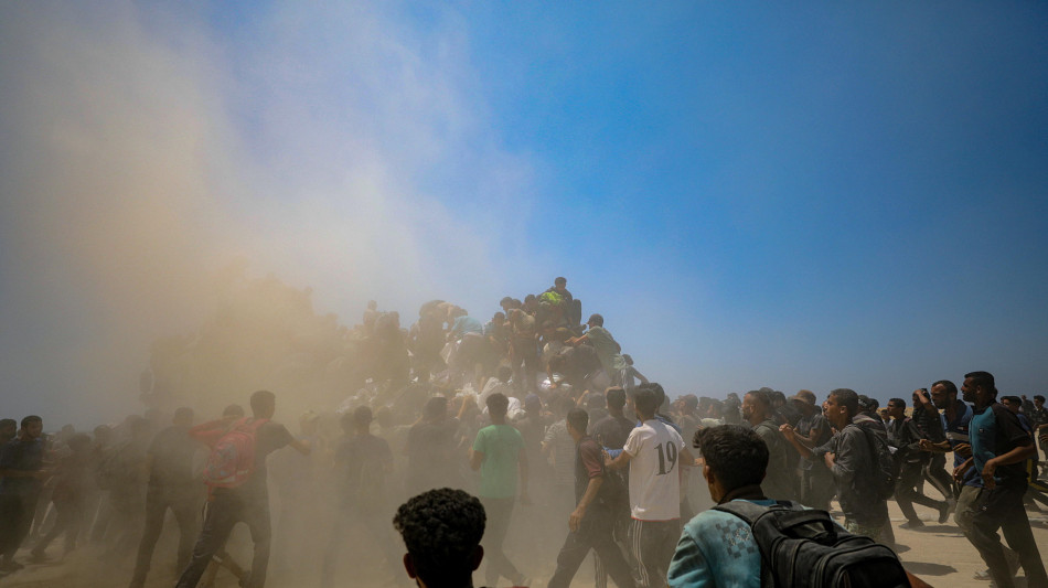 Media, attacchi Idf su Gaza, 10 palestinesi uccisi dall'alba