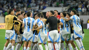 El 'Dibu' Mart&iacute;nez lleva a Argentina a semifinales y espera por  Canad&aacute; o Venezuela