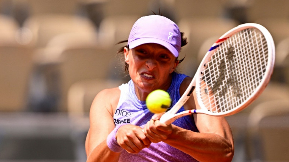 Reigning champion Swiatek beats Svitolina to reach French Open semis