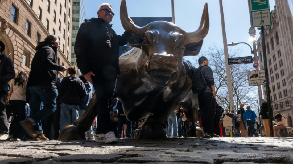 Stocks mixed, precious metals slip in quiet trade