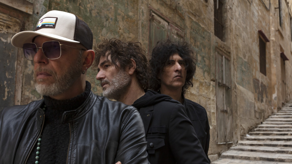 Negrita, concerto minimal all'Aquila tra parole e radici