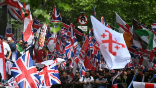 Marche d'extr&ecirc;me droite et contre-manifestation &agrave; Londres, la police sur le qui-vive