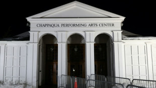 Hillary Clinton pede que Trump deponha sobre Epstein perante comiss&atilde;o do Congresso