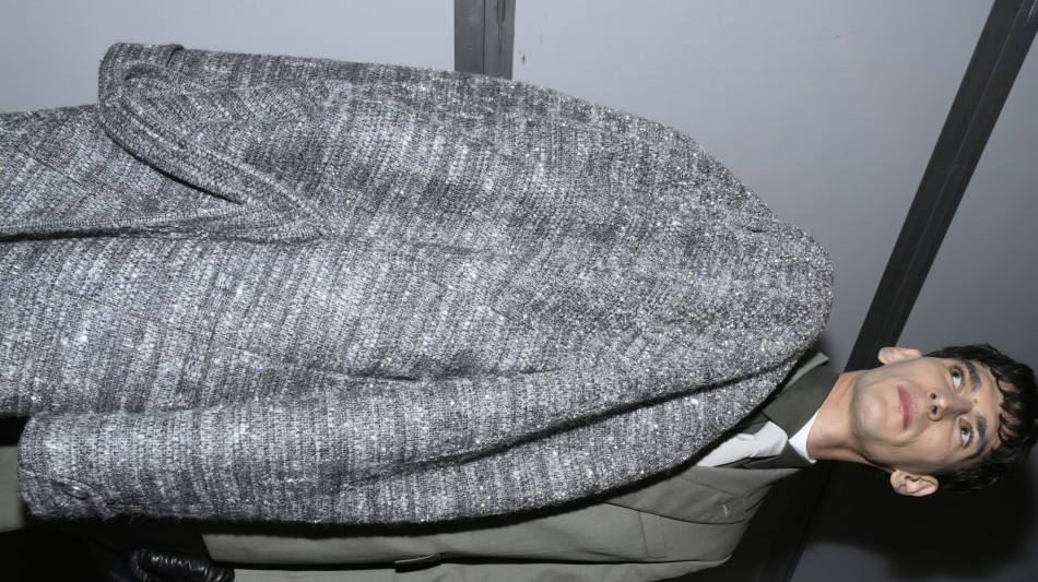 Il sartoriale futuristico di Louis Vuitton apre le sfilate uomo di Parigi