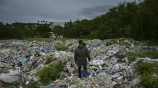 Gr&egrave;ce : des montagnes de d&eacute;chets sur les berges d'une rivi&egrave;re d'Ath&egrave;nes 