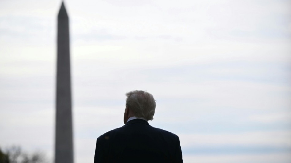 Trump signe la loi pour rendre le dossier Epstein public