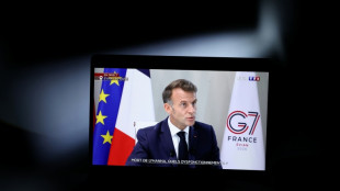 Droits de douane sur le vin: Macron dit vouloir "une discussion respectueuse mais ferme" avec Trump