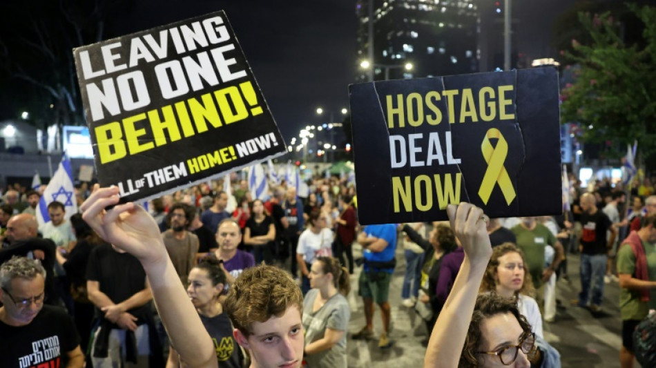 Centenas de israelenses se manifestam em Tel Aviv para pedir volta dos ref&eacute;ns