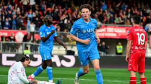 Napoli vence na visita ao Monza (1-0) e alcan&ccedil;a l&iacute;der Inter de Mil&atilde;o no Italiano