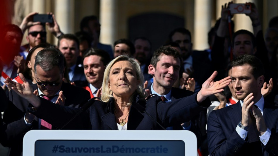 Atacar al "sistema" sin parecer Trump, la difícil estrategia de Le Pen en Francia