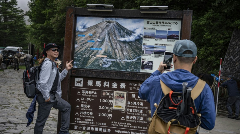 Montanhista su&iacute;&ccedil;o morre e mulher de 99 anos &eacute; resgatada no Monte Fuji