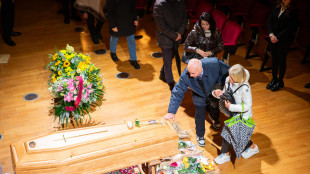 Chiusa la camera ardente di Ornella Vanoni, in tanti a salutarla