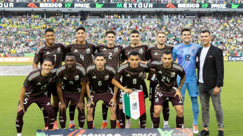M&eacute;xico, em d&iacute;vida com a torcida, estreia contra uma ofensiva Jamaica na Copa Am&eacute;rica