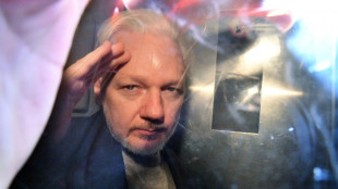 La d&eacute;fense de Julian Assange se bat pour un dernier recours contre son extradition