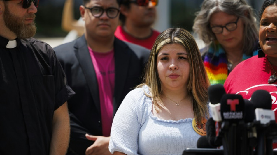 Jueces de EEUU ordenan liberar a salvadoreño expulsado y bloquean deportación