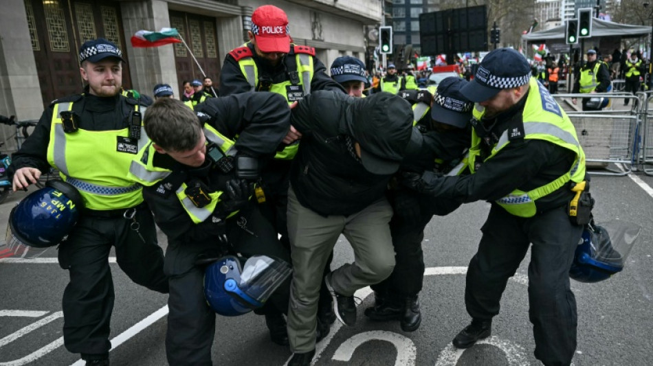 Hundreds join banned UK pro-Palestinian march