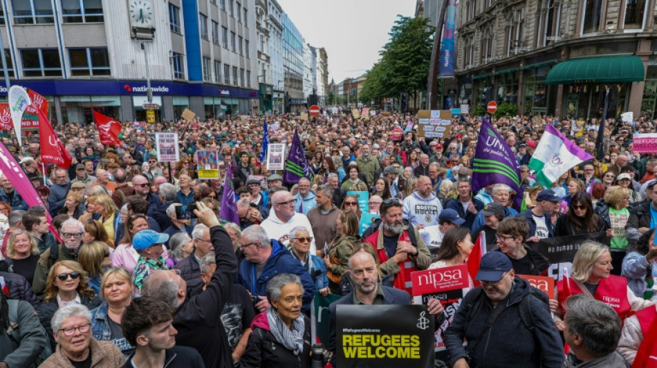 "La haine est la seule menace pour nos rues": &agrave; Belfast, des milliers de manifestants apr&egrave;s les violences
